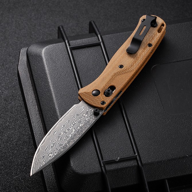 Benchmade 535 Bugout Folding knife – Damascus Blade, Linen Micarta Handle - Image 3