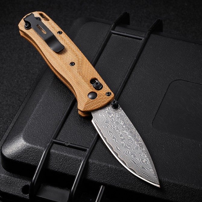 Benchmade 535 Bugout Folding knife – Damascus Blade, Linen Micarta Handle - Image 4