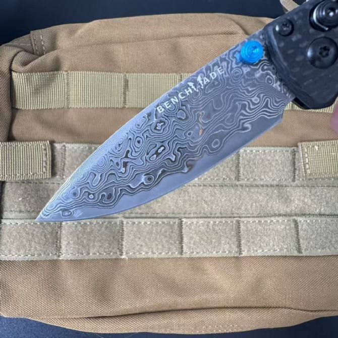 Benchmade 533-3 Mini Bugout – Carbon Fiber Handle, Damascus Blade - Image 4
