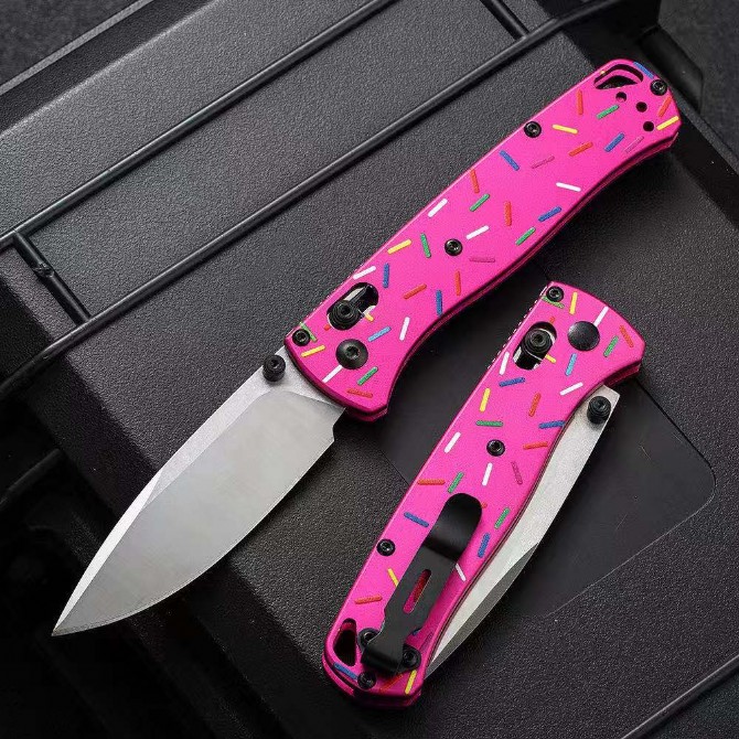 Benchmade 535 Bugout – Donut Edition, folded and unfolded view