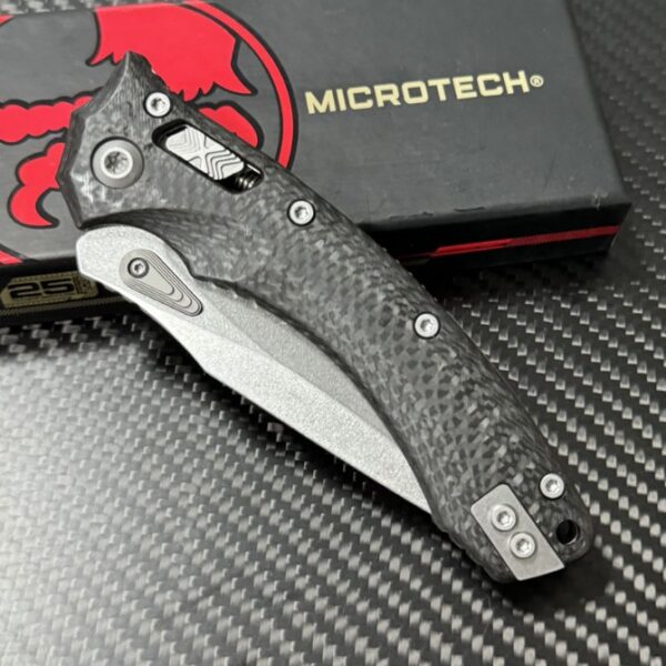 Microtech Amphibian Folding Knife – Carbon Fiber Handle Version