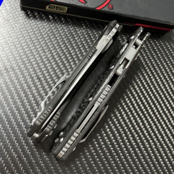 Microtech Amphibian Folding Knife – Carbon Fiber Handle Version