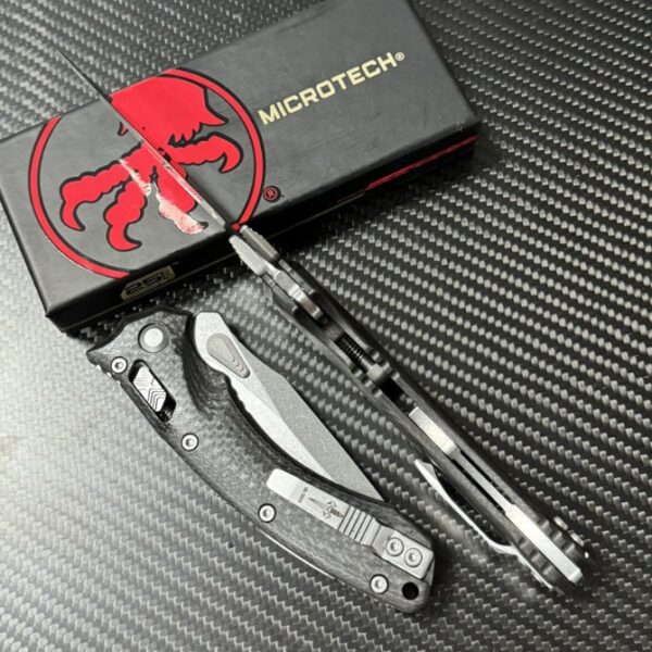 Microtech Amphibian Folding Knife – Carbon Fiber Handle Version