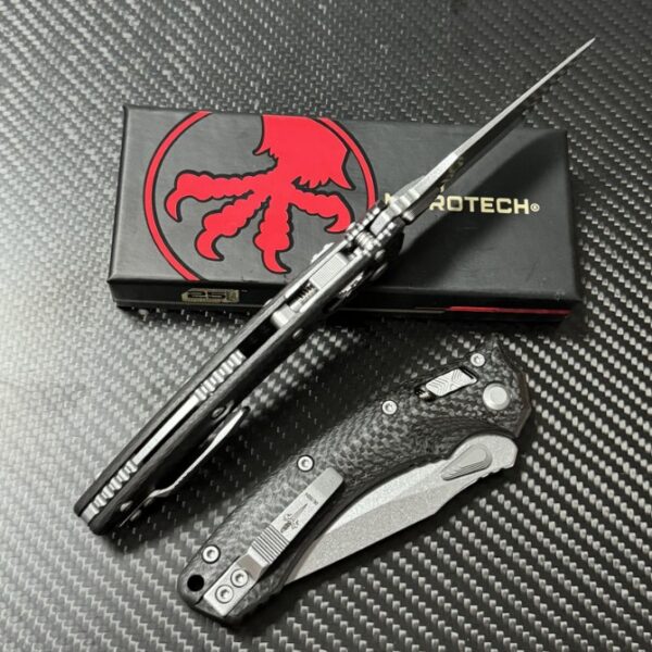 Microtech Amphibian Folding Knife – Carbon Fiber Handle Version