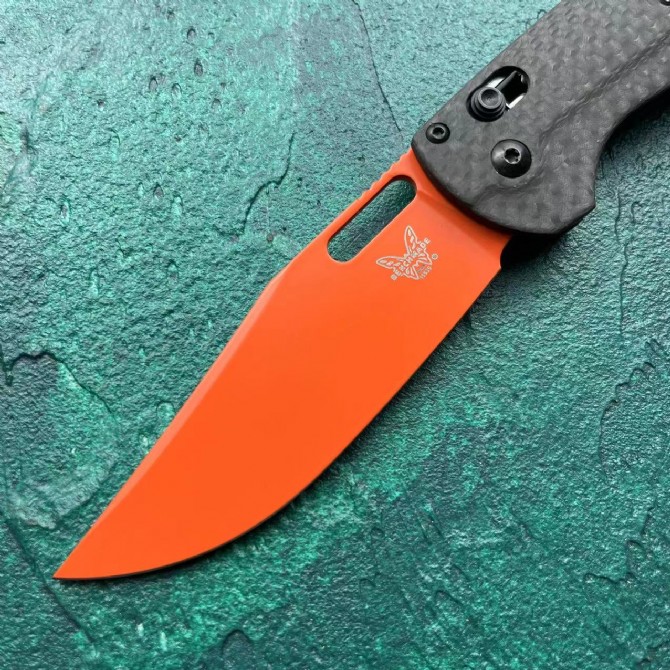 Benchmade 15535 Bugout – Carbon Fiber Handle, Orange Blade - Image 3