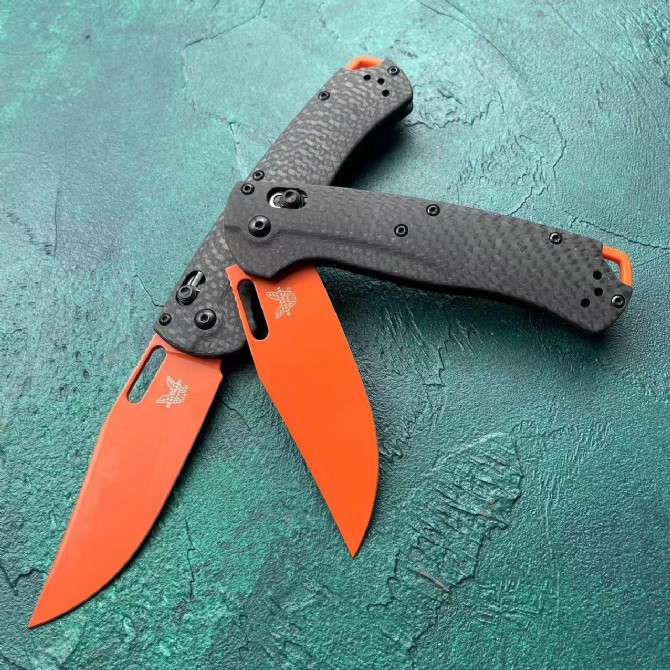 Benchmade 15535 Bugout – Carbon Fiber Handle, Orange Blade - Image 4