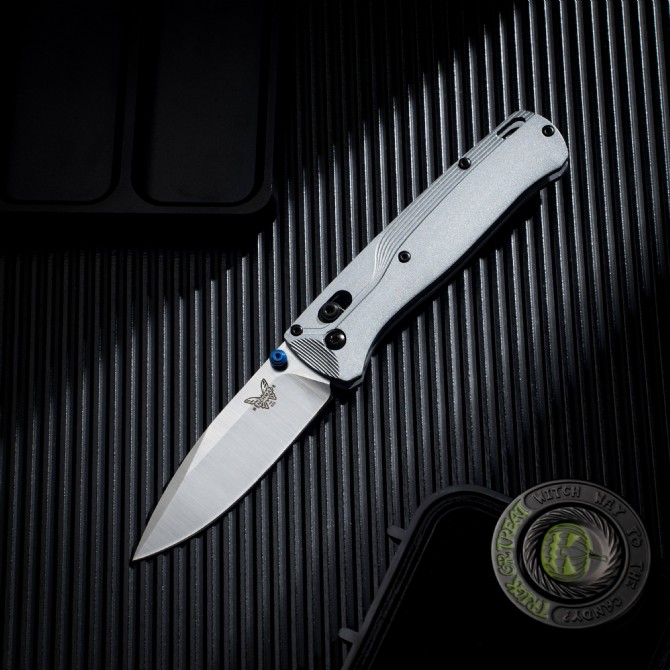 Benchmade 535bk 4 bugout folding knife aluminum handle front view close up