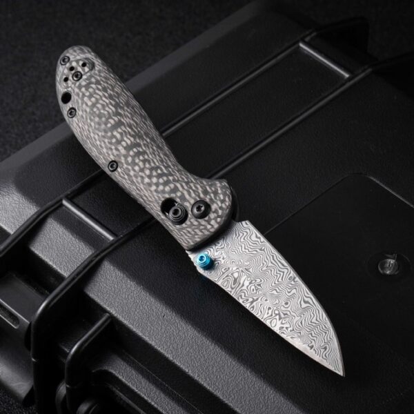 Benchmade 556 Mini Griptilian – Carbon Fiber Handle, Damascus Blade