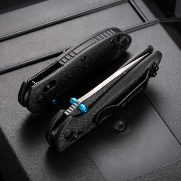 Benchmade 556 Mini Griptilian – Carbon Fiber Handle, Damascus Blade