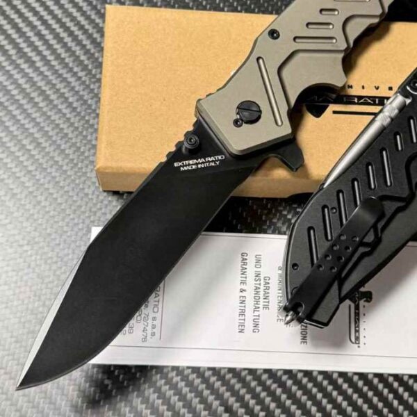 Blade detail of the Extrema Ratio Glauca G1 folding knife