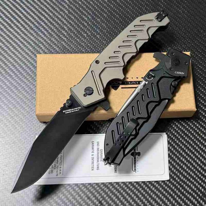 Open and folded views of the Extrema Ratio Glauca G1 folding knife